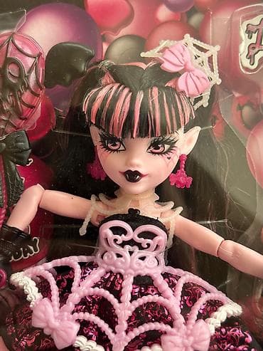 kukla bratz: Monster High – “Scary Sweet Birthday” Draculaura kukla seti Brend — 2