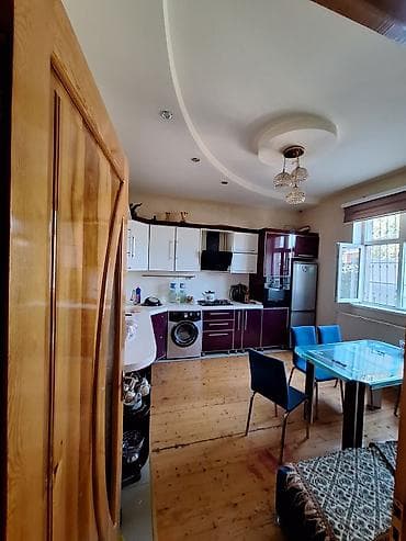 salyanda satilan evler: Ev Sarayda Tərlan Şadlığ evi tərəfdə yerləşir 2 mərtəbə evdi 4 — 9