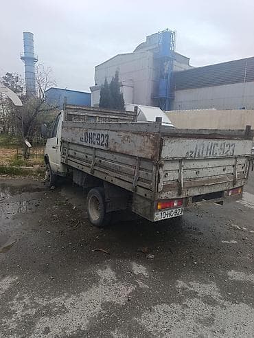 Daşıma üçün tərəfli bortlu kiçik yük maşını - Korpus: metal bortlu