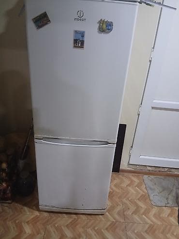 mini xaladelnik: 2 qapılı Indesit Soyuducu Satılır, rəng - Ağ — 1