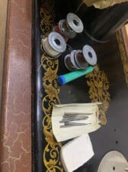 pul daxılı: Antik üslubda elektrik tikiş maşını Rusyanın singer firmasının tikiş — 10