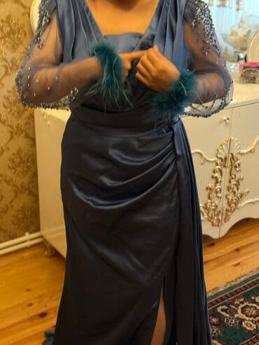 boyuk bədən paltarlar: Göy atlas ziyafət donu satılır. Xanım artıq çəki verdiyinə görə paltar — 2