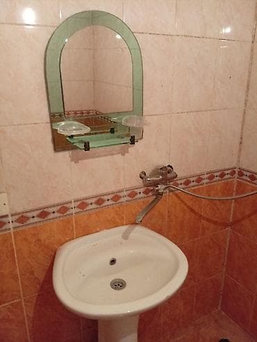 mermer panel: - Unitaz: sarnıçlı, yan tərəfdə bide şlanqlı gigiyena duşu, döşəməyə — 2