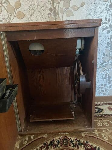 şifonerlər ikinci əl: İşlənmiş, Açılan, 1 qapı Düz dolab — 1