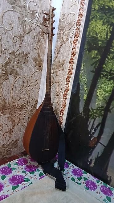 gitara qabı: Azərbaycan xalq musiqi alətləri və elektrik gitara dəsti Tərkib: - — 3