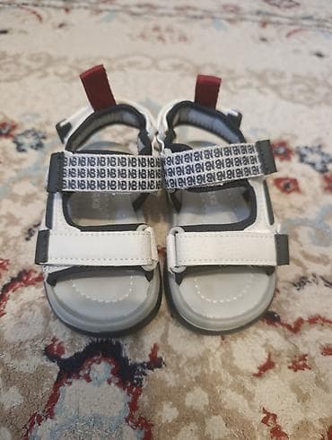 Uşaq sandal modeli - Rəng: ağ-boz, qara detallarla - Ölçü: şəkillərdə — 1