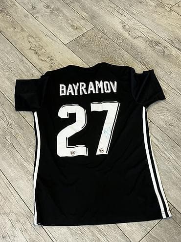 este 1 kapsul: Məhsul: “Qarabağ FK” futbol köynəyi – BAYRAMOV 27 - Rəng: qara, ağ — 1