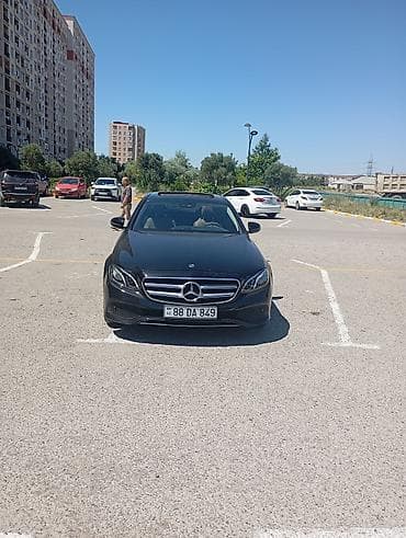 lexus is 250: Mercedes-Benz E-Class sedan - Kuzov: qara rəng, 4 qapılı sedan, xrom — 1