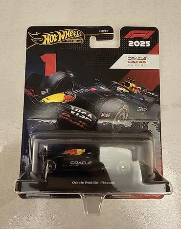 Hot Wheels premium F1 modelləri.Çox nadir tapılan modellərdir.En — 2