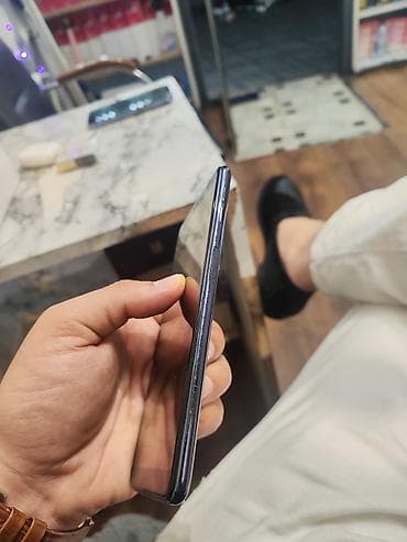 Samsung Galaxy A7 2018, rəng - Qara, Barmaq izi — 2
