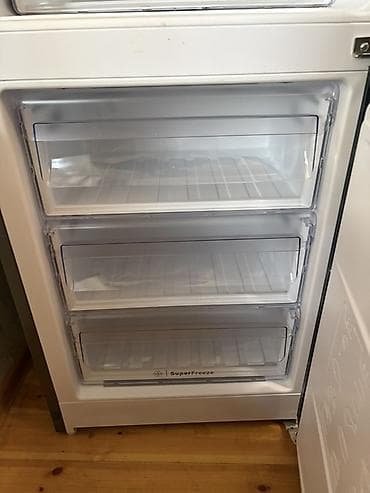 netbook satilir: Yeni 2 qapılı Indesit Soyuducu Satılır, rəng - Boz, Dolab içi — 4