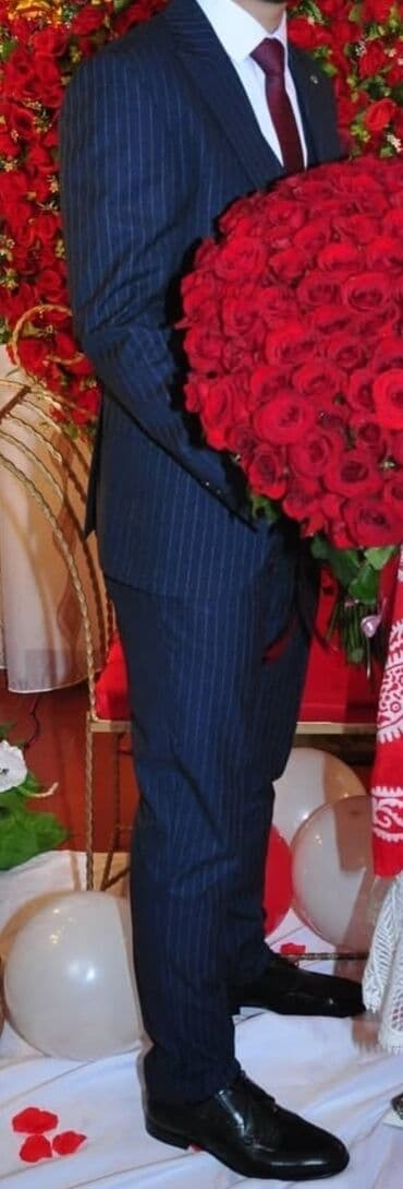 kişi ucun klassik qara kostyum: Satılır! 
Baha alınıb. 1 dəfə geyinilib — 2