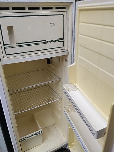 Bir qapılı məişət soyuducusu - Üst hissədə qutu tipli dondurucu bölmə