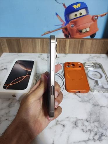 mini pc computer: IPhone 16 Pro, 256 GB, Desert Titanium, Face ID, Simsiz şarj — 4