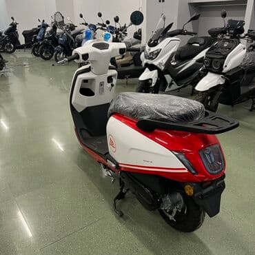 mətbəx pərdələri 2021: Şəhər üçün rahat və zərif skuter - Retro-modern dizayn: ağ/qırmızı — 5