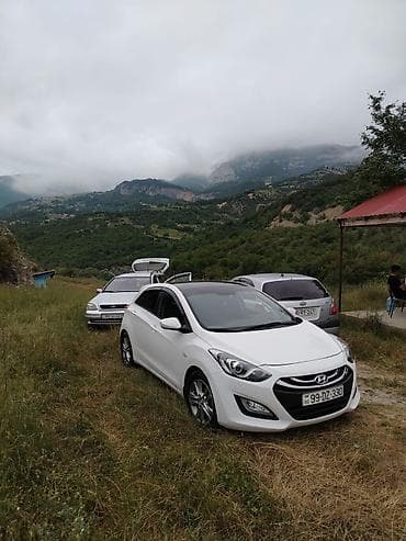 purjun satisi: Hyundai i30 (ağ rəng, hatchback) - Kuzov: 5 qapılı hatchback — 2