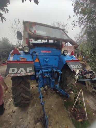 t 40 traktor satilir: Belarus MTZ traktoru - Rəng: mavi/ağ kabinalı - Kabinli, yan güzgülər — 4