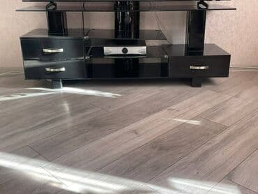 Masalar: Salam. Masa və 6 əd oturacaqlar ( 550 Azn ) Divan ( 350 Azn ) — 2