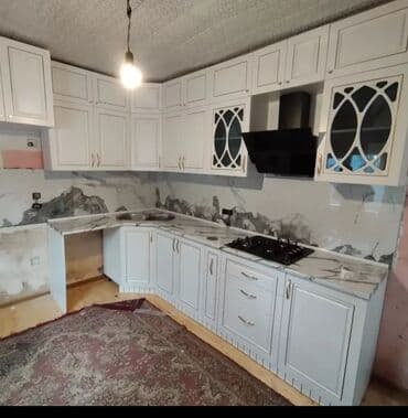 asperatorlar: Ağ rəngdə olan mətbəx mebeli dəsti. Qaz plitəsi və aspirator üçün — 40