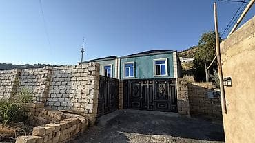 gence ev: Bayıl qəsəbəsində yanaşı yerləşən 2 ayrı həyət evi satılır. - Hər ev — 3