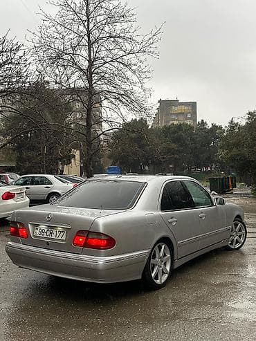 mersedes dinamosu: Mercedes-Benz E-Class: 3.2 l | 2000 il Sedan — 4