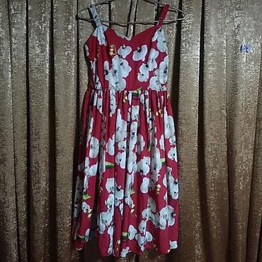 Qırmızı çiçəkli yay donu + ağ krujeva detalı alt köynək - Üst