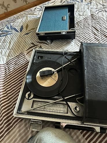 Musiqi mərkəzləri: Portativ retro audio mərkəzi – çamadan tipli kombinə qurğu - Üçü — 4