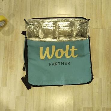 wolt çantaları: Wolt çantası az istifadə olunub, cırılan yeri yoxdur. WhatsApp — 4