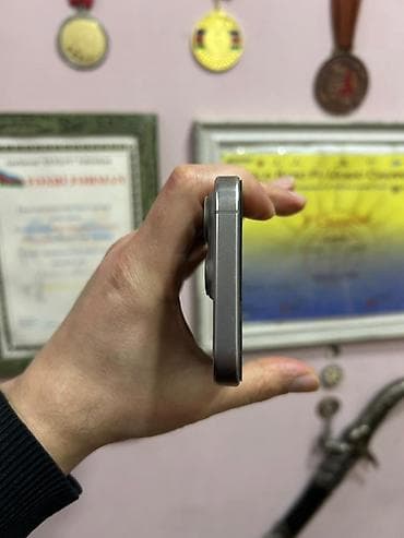 kreditə iphone: IPhone 15 Pro, Natural Titanium, Face ID — 3