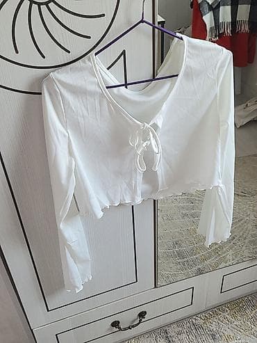 Bolero, S ölçü. Yenidir, geyinilməyib, ölçüsü balaca olub deyə