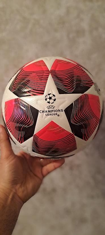 Toplar: UEFA Champions League futbol topları - Ölçü: 5 (standart peşəkar — 2