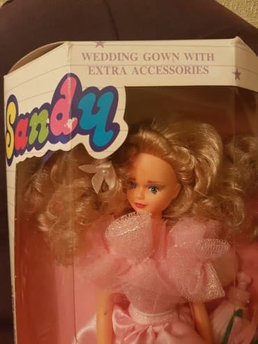 сколько стоит лабубу в азербайджане: ● K U K L A ● Təzə. Çin istehsalı. Hündürlüyü - 33 sm. Qiyməti - — 2