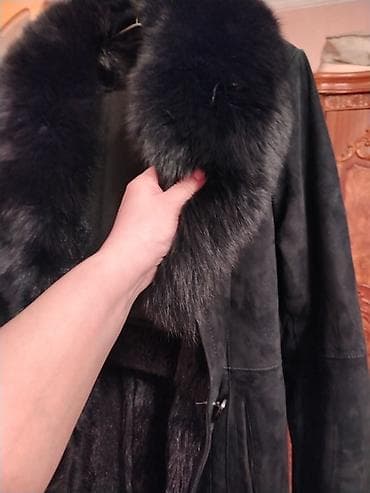 Qadın uzun qış plaşı – qara rəng - Material: xaricində yumşaq süet