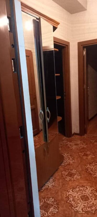 otaq yoldaşı qız: Nəsimi rayonu, Yeganə şadlıq sarayının yanında 12 mərtəbəli binanın — 5