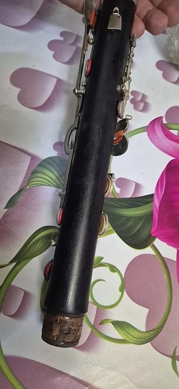 Klarnet A yaxşi veziyyetdedi Usda klarneti olub 6 oçki paduşkalari — 6