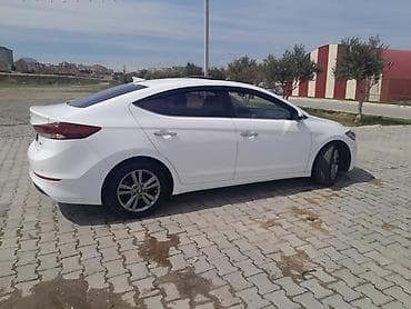 kia oluxana razin: Hyundai Elantra: 1.6 l | 2017 il Sedan — 4