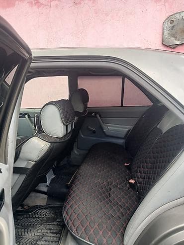 190 mator: Mercedes-Benz 190 (W201): 2 l | 1992 il Sedan — 3