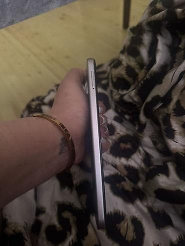 Salaminfinix Smart 9 satlır 100 azn az isdfade olnub barbmaq izi