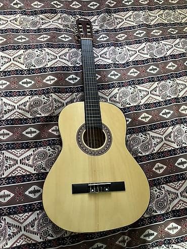 gitara sim: Maria markalı klassik gitara. Gitara ənənəvi klassik konstruksiyaya — 1