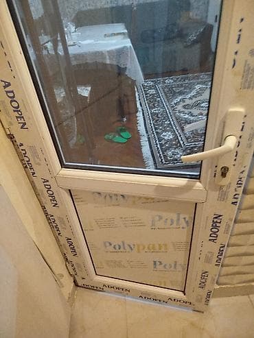 balka: PVC şüşəli qapı - Material: ağ rəngdə PVC profil (üzərində “ADOPEN” — 2