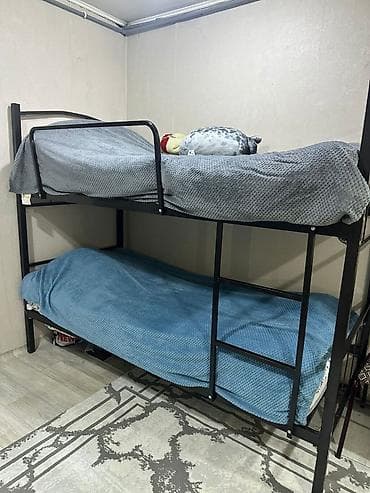 Uşaq mebeli: Metal konstruksiyalı ikimərtəbəli çarpayı, məhdud məkanda iki nəfərlik — 2