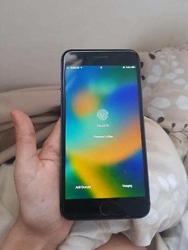 ipad pro m5: IPhone 8 Plus, Qara, Barmaq izi — 3