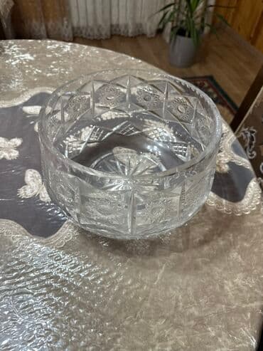 Kasalar, 1 əd, Xrustal