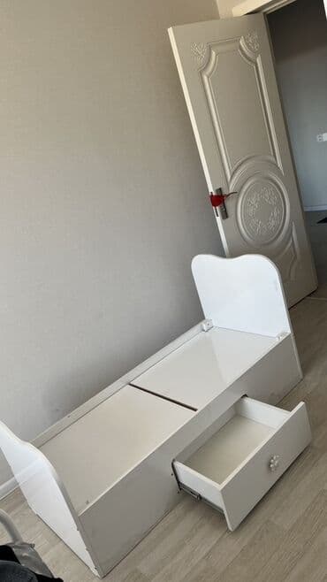 qutulu uşaq çarpayıları: Oğlan və qız üçün, İşlənmiş, Çarpayı, Bazalı, Matras ilə, Siyirməli — 4