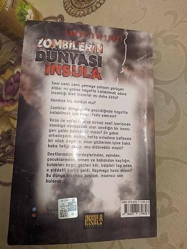 Zombi Janrında Kitab Zombilerin Dünyası 1 defe oxumusam hekayesi cox