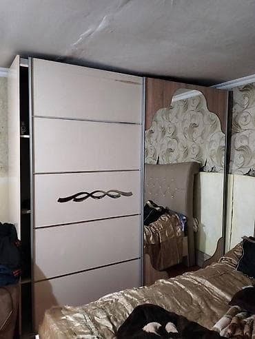 Dolab – sürgülü qapılı, yataq otağı üçün - Rəng: açıq bej ön panellər — 1