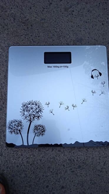 çəki: Adam terezisi 180 kq qədər göstərir Otağın tempraturu göstərir Tərəzi — 1