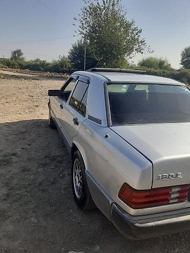 niva kuza: Mercedes-Benz 190E (W201) sedan - Rəng: gümüşü - Kuzov: 4 qapılı — 1