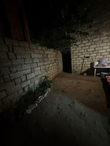 Yeni Suraxanida, 1 otaqli hamami kuxnasi icerisinde orta temirli heyet