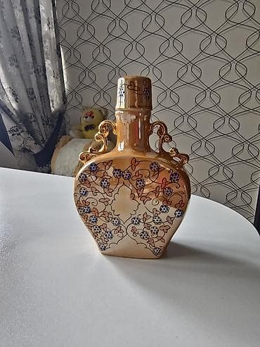 ev gulleri: Bir vaza, Keramika — 1